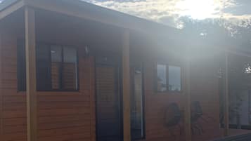 Habitación superior con 2 camas individuales | Escritorio, wifi gratis, ropa de cama