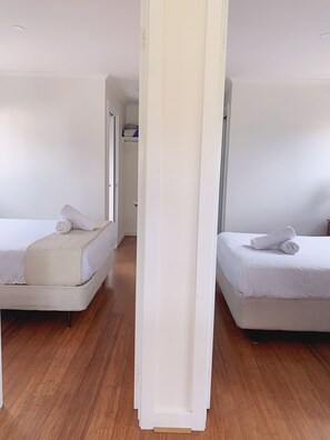 Superior Twin Room | Desk, free WiFi, bed sheets - Colac Otway Caravan & Cabin Park (Colac West)