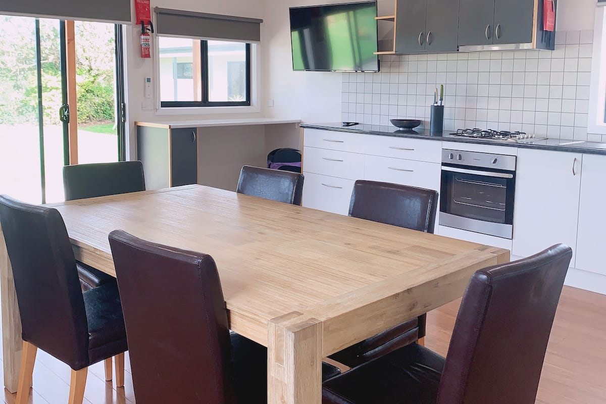 1 habitación, escritorio, wifi gratis y ropa de cama