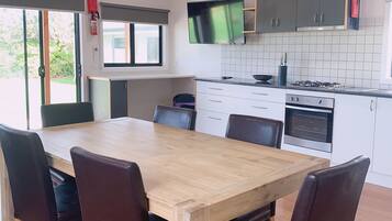 Superior Twin Room | Desk, free WiFi, bed sheets
