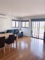 Superior Twin Room | Desk, free WiFi, bed sheets