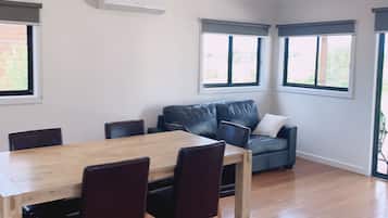 Superior Twin Room | Desk, free WiFi, bed sheets