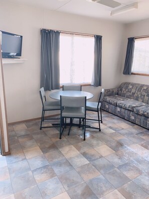 Standard Twin Room | In-room dining