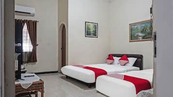 Family Suite | 1 bedroom, desk, laptop workspace, free WiFi