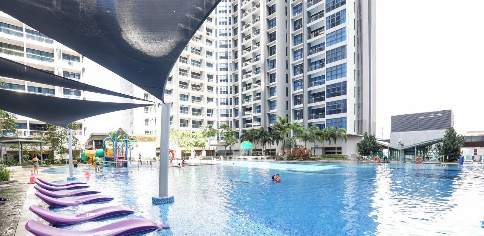 2 outdoor pools