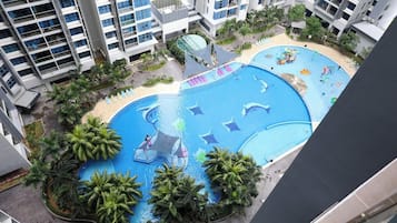 2 outdoor pools