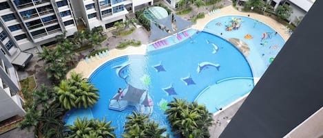 2 outdoor pools