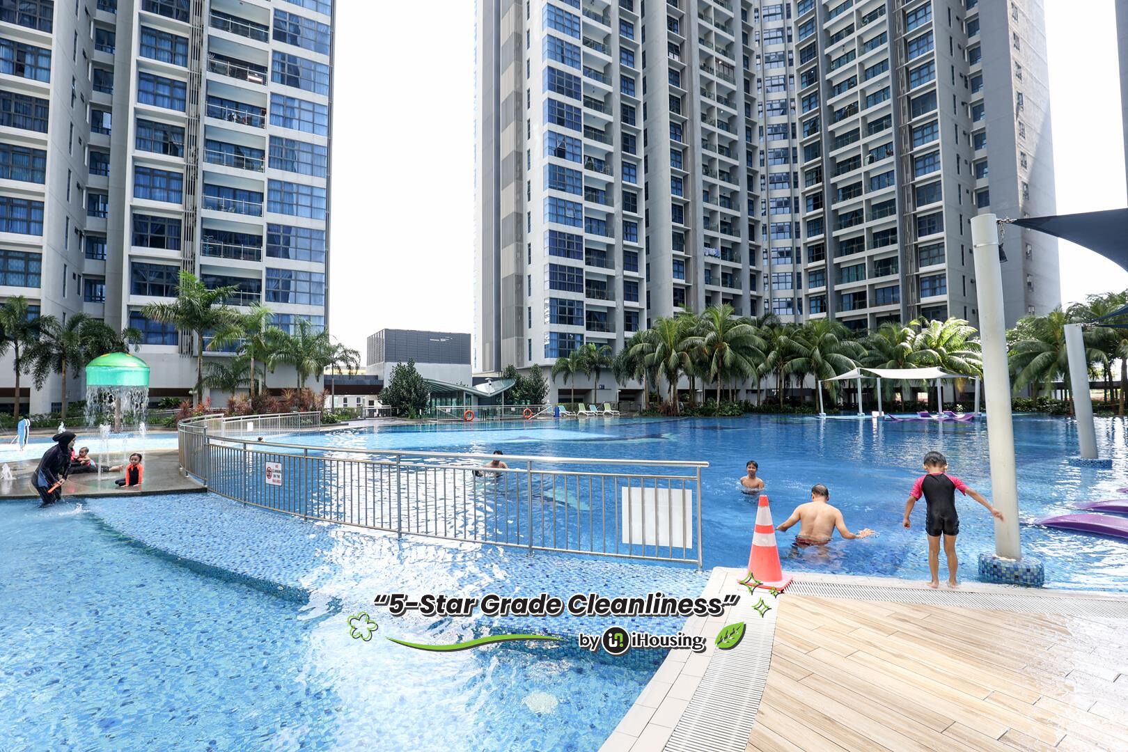 2 outdoor pools