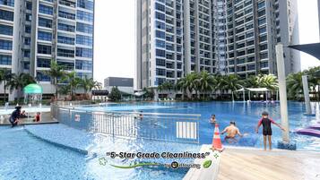 2 outdoor pools
