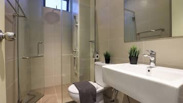 Basic Apartment | Bathroom