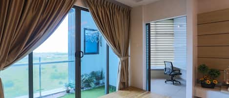 Luxury Apartment | Living area | Smart TV, Netflix, streaming services