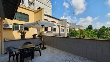 Luxury-Vierbettzimmer | Terrasse/Patio