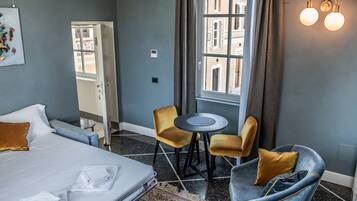 Quadrupla Deluxe | Area soggiorno | TV a schermo piatto 42 pollici con canali satellitari, TV