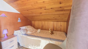 1 habitación, tabla de planchar con plancha, wifi gratis y ropa de cama