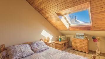 1 bedroom, iron/ironing board, free WiFi, bed sheets