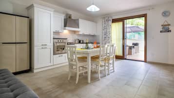 Kühlschrank, Ofen, Herdplatte, Geschirrspüler