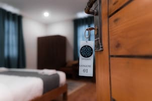 行政双人房 | 笔记本电脑工作区、隔音、免费 WiFi、床单