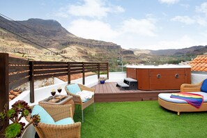 Terrace/patio - Vacation Home "La Casa Nueva" with Mountain View, Whirlpool & Wi-Fi (Fataga)