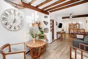 Interior - Vacation Home "La Casa Nueva" with Mountain View, Whirlpool & Wi-Fi (Fataga)