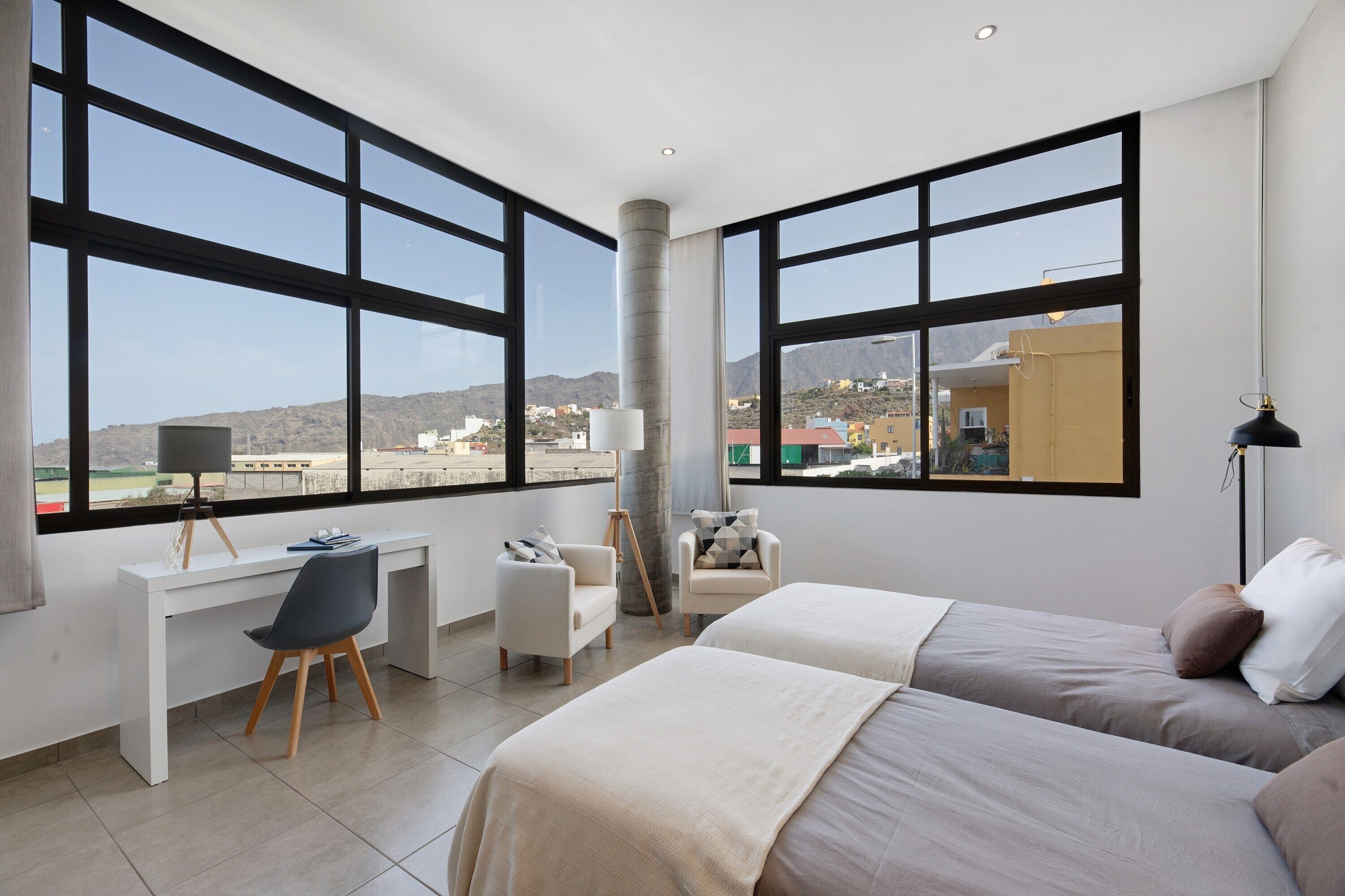 2 slaapkamers, een strijkplank/strijkijzer, gratis wifi, beddengoed