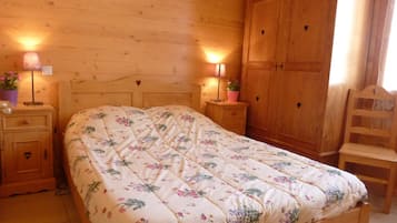 4 bedrooms, iron/ironing board, free WiFi