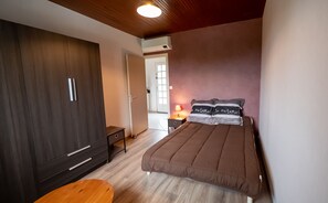 1 chambre, fer et planche Ă repasser, Wi-Fi, draps fournis