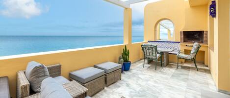 المنطقة المحيطة بالمنشأة