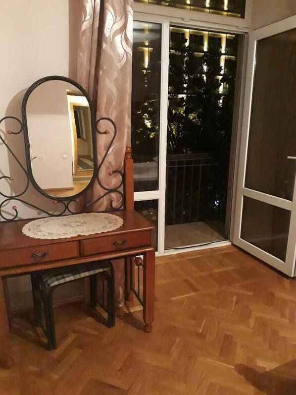 Departamento urbano | Tabla de planchar con plancha, wifi gratis y ropa de cama 