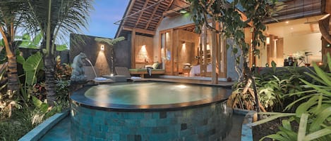 Romantic Villa, 1 Katil Raja (King), Non Smoking, Garden View (with Free Daily Afternoon Tea) | 1 bilik tidur, bar mini, peti besi dalam bilik, meja
