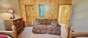 Stunning Treetop Condo in Stratton, VT with brand new Hot Tub
