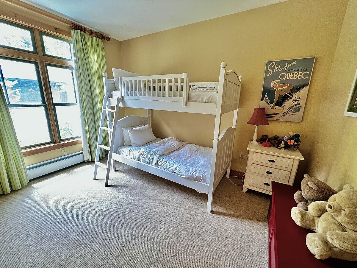 4 bedrooms, desk, iron/ironing board, free WiFi
