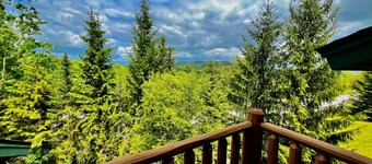 Treetop townhouse with Hot Tub and plenty of space for the whole family!