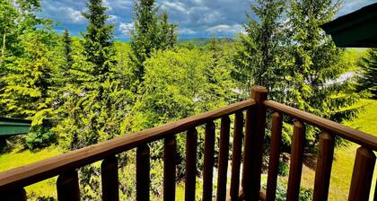 Treetop townhouse with Hot Tub and plenty of space for the whole family!