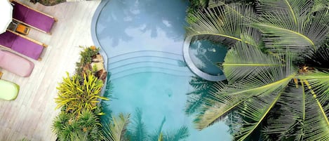 Outdoor pool, pool umbrellas, sun loungers