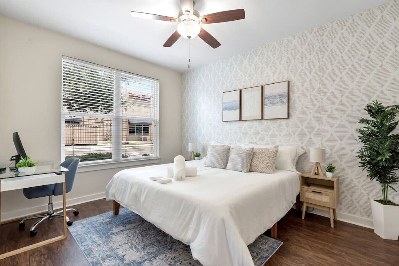 Bleecker 2-106 · Luxury king suite - POOL - GYM - FREE parking - G