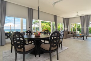 Family dining - Villa Akasa Segara (Banjar)