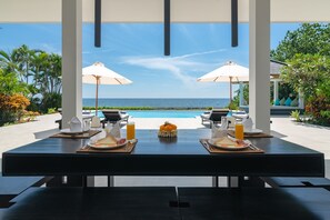 Outdoor dining - Villa Akasa Segara (Banjar)