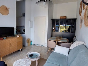 TV - Apartment between beach and forest with parking in Saint-Georges-de-Didonne (Saint-Georges-de-Didonne)