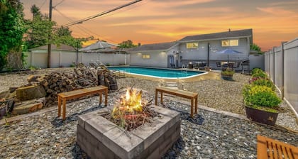 Swim & Relax: Pool, Hot Tub & Renovated! HomeHop