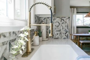 Interior - Swim & Relax - Pool, Hot Tub and Renovated (Parma)