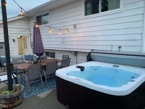 Outdoor dining - Swim & Relax: Pool, Hot Tub & Renovated! HomeHop (Parma)