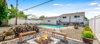 Swim & Relax: Pool, Hot Tub & Renovated! HomeHop