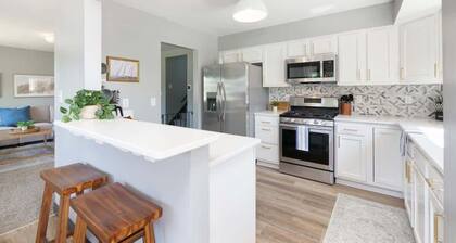 Swim & Relax: Pool, Hot Tub & Renovated! HomeHop