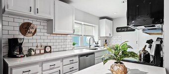 Spacious Home With Hot Tub, Game Room and Near Cedar Point