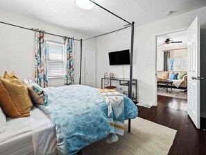 3 bedrooms, desk, iron/ironing board, free WiFi