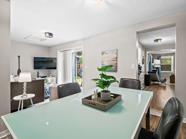 Dining - Relaxing Ohio Escape | Hot Tub & Spacious Yard (Madison)