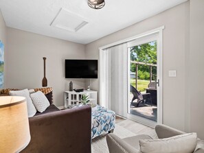 Smart TV, video games - Relaxing Ohio Escape | Hot Tub & Spacious Yard (Madison)