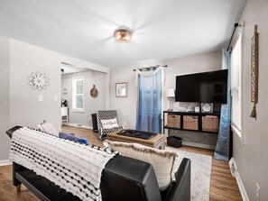 Spa - Relaxing Ohio escape with hot tub & spacious yard (Madison)