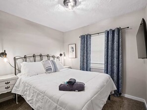 1 bedroom, iron/ironing board, free WiFi, bed sheets - Relaxing Ohio escape with hot tub & spacious yard (Madison)