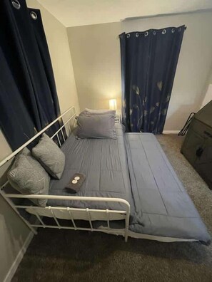 3 bedrooms, iron/ironing board, free WiFi, bed sheets - Relaxing Ohio escape with hot tub & spacious yard (Madison)